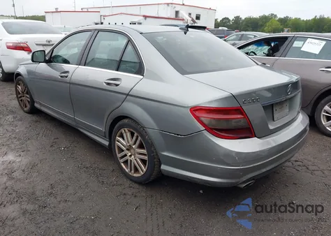 2008 Mercedes-Benz C 300 Luxury/Sport z USA, uszkodzony, nr VIN WDDGF54X98R018608